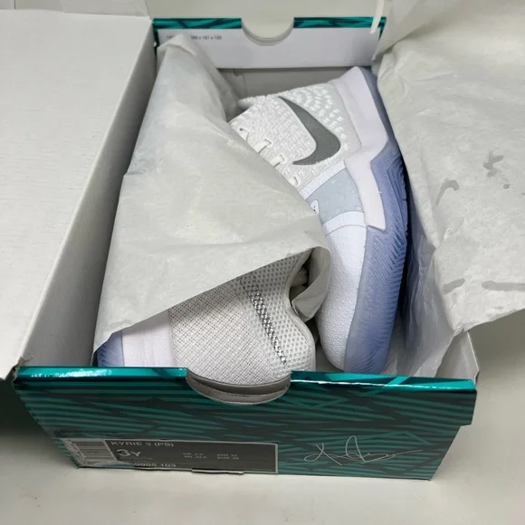 Nike Kids Kyrie 3 PS Basketball Shoe - Picture 4 of 10